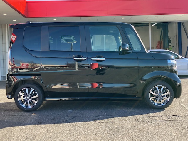 ホンダ　Ｎ ＢＯＸカスタム　8インチナビ(VXM-245ZFEi)3枚目