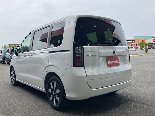 ホンダ　フリードe:HEV AIR EX　8インチナビ4枚目